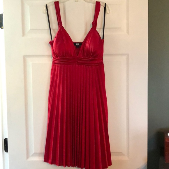 Red flowy dress - Picture 1 of 3